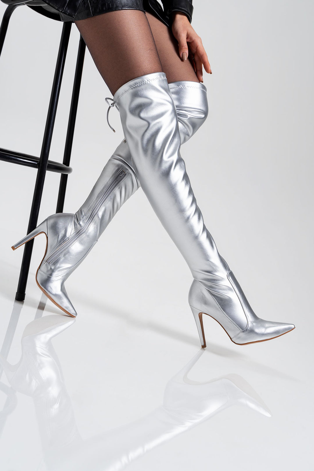 Silberne STARLIGHT Overknees Legging-Stiefel mit Schnürung zur Weitenregulierung am Oberschenkel