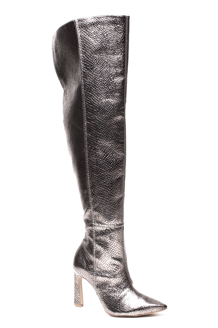IMPERATRIX Overknees in silber von Rio Martina. Krokodilmuster, das deine Beine von den Zehen bis zum Oberschenkel umhüllt.  Trichterabsatz auch in silber, Reißverschluss. Innensohle mit bequemer Polsterung. Tauche ein in den heißen Look! Hergestellt in Brasilien.